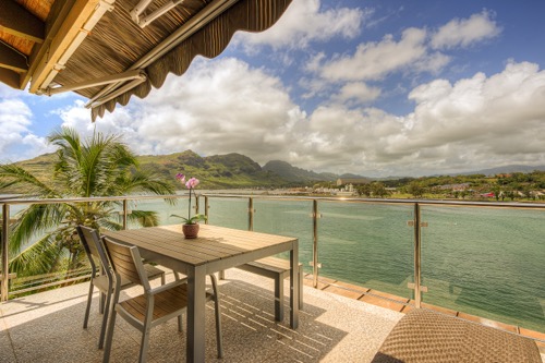 Lanai with view over Kalapaki bay and Nawiliwili harbor